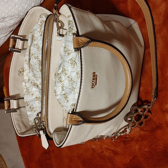 Guess Handbags - Guess Handbag Taupe & Ivory Nwt